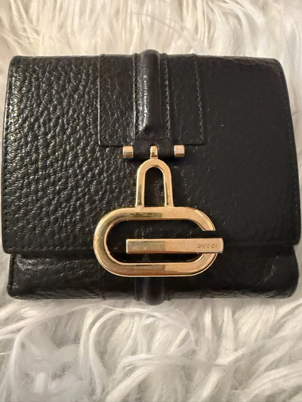 Gucci Vintage Black Leather Wallet with Gold G-Logo Accent - Picture 1 of 12